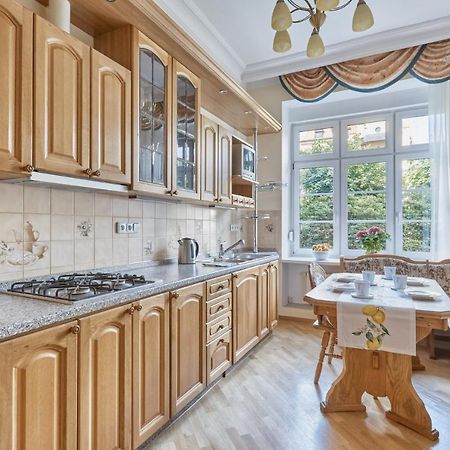 Villa Deluxe Apartments كارلوفي فاري المظهر الخارجي الصورة