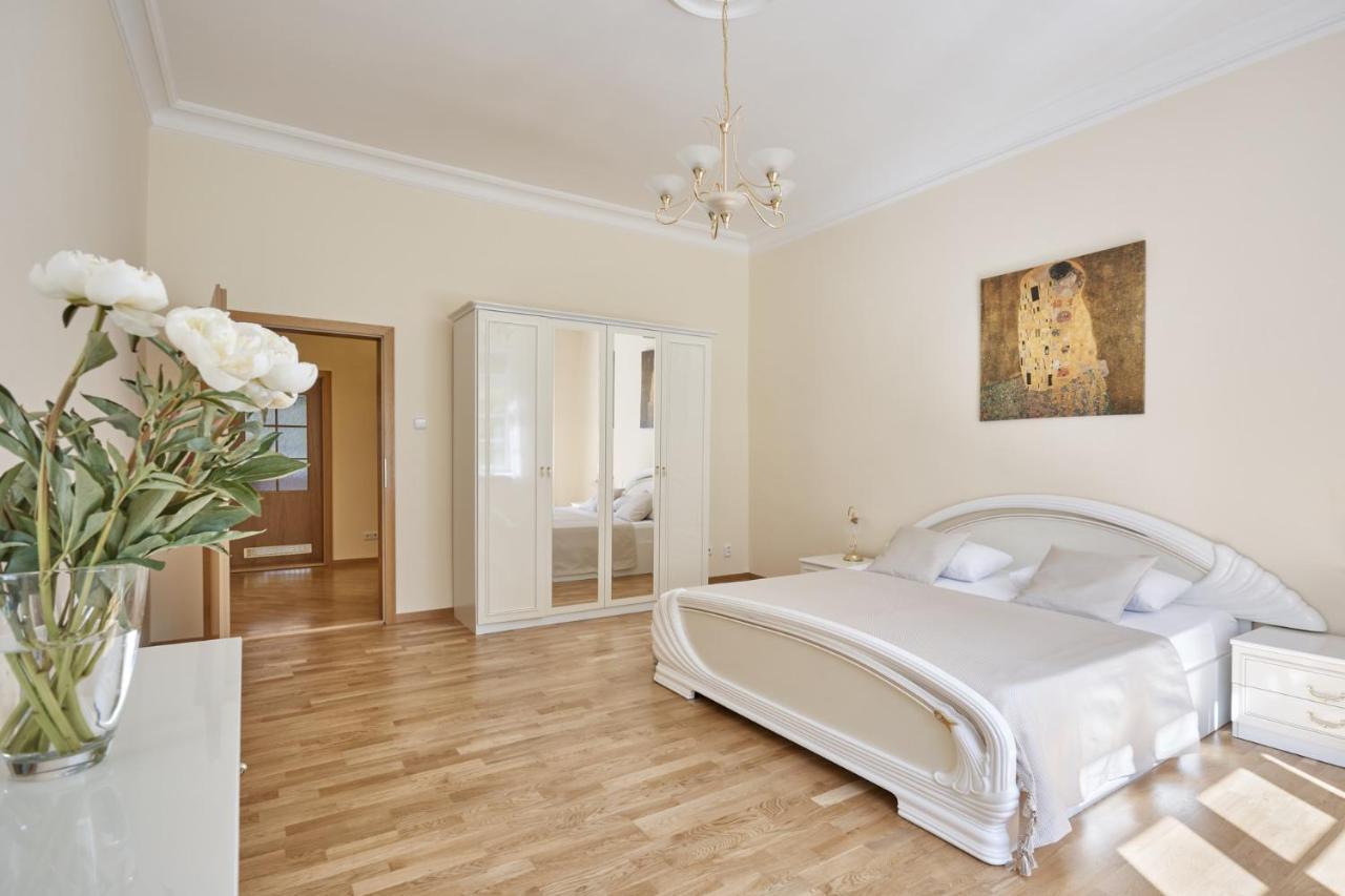 Villa Deluxe Apartments كارلوفي فاري المظهر الخارجي الصورة